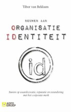 Samenvatting Bouwen aan organisatie-identiteit Afbeelding van boekomslag