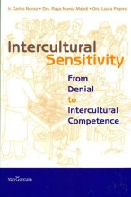 Summary: Intercultural Sensitivity : From Denial To Intercultural Comptence | 9789023245476 | C Nunez, et al Book cover image