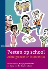 Samenvatting Pesten op school achtergronden en interventies Afbeelding van boekomslag